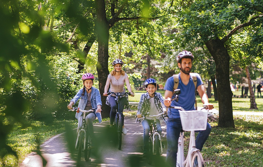 Radfahren mit Kindern bei Peschiera del Garda: Einfache und sichere Routen für die ganze Familie